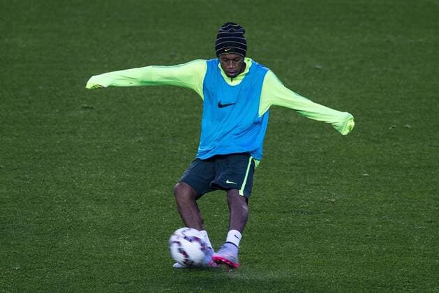 Aktuell Fußball, Copa America in Chile, Training Brasilien Treino da Sele??o Brasileira TEMUCO, AR - 06 13 2015: TRAINING OF BRAZILIAN SELECTION - Douglas Costa during training the Brazilian team held at the Estadio German Becker in the city of Temuco. (Photo: Marcelo Machado de Melo FotoArena)  MarceloxMachadoxdexMelo