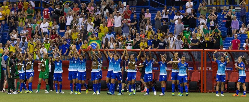 June 13, 2015 : Brazil team acknowledge the crowd during the 2015 FIFA Women s World Cup Group E match between Brazil and Spain at the Olympic Stadium in Montreal, Quebec, Canada. SOCCER: JUN 13 FIFA Women s World Cup - Group E - Brazil v Spain Icon15061325 EDITORIAL USE ONLY