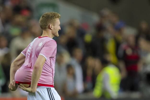 Andre SCHÜRRLE, SCHUERRLE, Nr.9 DFB versteckt Ball, Lederball, Spielgeraet, Fussball, Baelle, offizieller Adidas Torfabrik GIBRALTAR - DEUTSCHLAND (0-7) EM Qualifikation Deutsche Fussball Nationalmannschaft, DFB am 13.06.2015 Algarve Stadion in Faro, Portugal.