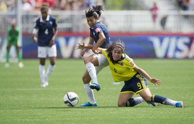 (150613) -- MONCTON, June 13, 2015 -- Kenza Dali (2nd R) of France vies with Orianica Velasquez (R) of Colombia at a group F match at the 2015 FIFA Women s World Cup in Moncton, Canada, June 13, 2015. Colombia won 2-0. ) (SP)CANADA-MONCTON-FIFA WOMEN S WORLD CUP-GROUP F-FRANCE VS COLOMBIA ZouxZheng 