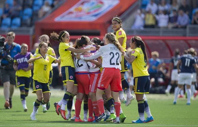 (150613) -- MONCTON, June 13, 2015 -- Players of Colombia celebrate victory after the group F match against France at the 2015 FIFA Women s World Cup in Moncton, Canada, June 13, 2015. Colombia won 2-0. ) (SP)CANADA-MONCTON-FIFA WOMEN S WORLD CUP-GROUP F-FRANCE VS COLOMBIA ZouxZheng 