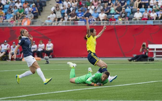 (150613) -- MONCTON, June 13, 2015 -- Lady Andrade (R, upper) of Colombia celebrates a goal at the group F match against France at the 2015 FIFA Women s World Cup in Moncton, Canada, June 13, 2015. Colombia won 2-0. ) (SP)CANADA-MONCTON-FIFA WOMEN S WORLD CUP-GROUP F-FRANCE VS COLOMBIA ZouxZheng 
