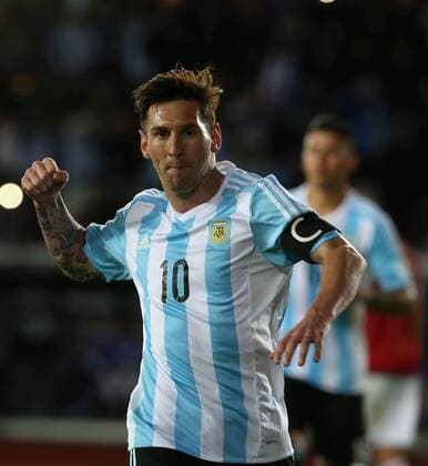 (150614) -- LA SERENA, June 14, 2015 -- Argentina s Lionel Messi celebrates after scoring during their Group B match against Paraguay at Copa America 2015, in La Serena, Chile, on June 13, 2015. The match ended with a 2-2 draw. ) (SP)CHILE-LA SERENA-COPA AMERICA-ARGENTINA VS PARAGUAY AGENCIAxUNO 
