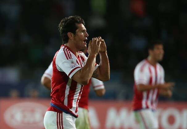 (150614) -- LA SERENA, June 14, 2015 -- Nelson Haedo Valdez of Paraguay celebrates scoring against Argentina during their Group B match at Copa America 2015, in La Serena, Chile, on June 13, 2015. The match ended with a 2-2 draw. ) (SP)CHILE-LA SERENA-COPA AMERICA-ARGENTINA VS PARAGUAY XuxZijian 