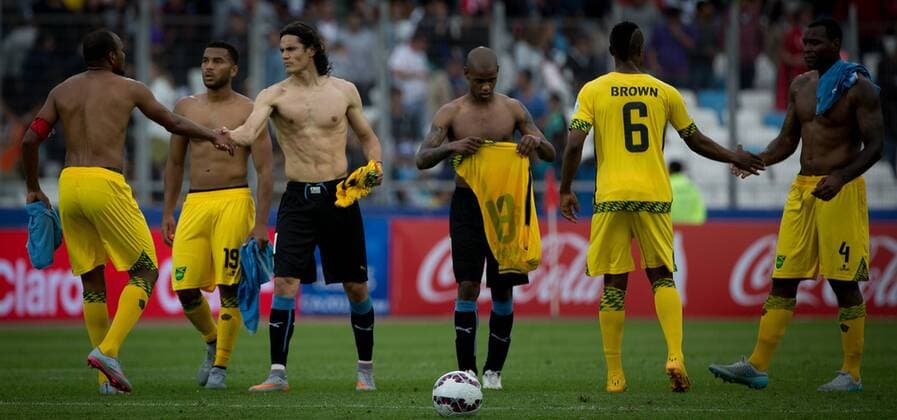(150614) -- ANTOFAGASTA, June 14, 2015 -- Players of Uruguay and Jamaica greet each other after their Group B match at Copa America 2015, in Antofagasta, Chile, on June 13, 2015. Uruguay won 1-0. ) (SP)CHILE-ANTOFAGASTA-COPA AMERICA-GROUP B-URUGUAY VS JAMAICA PedroxMera 