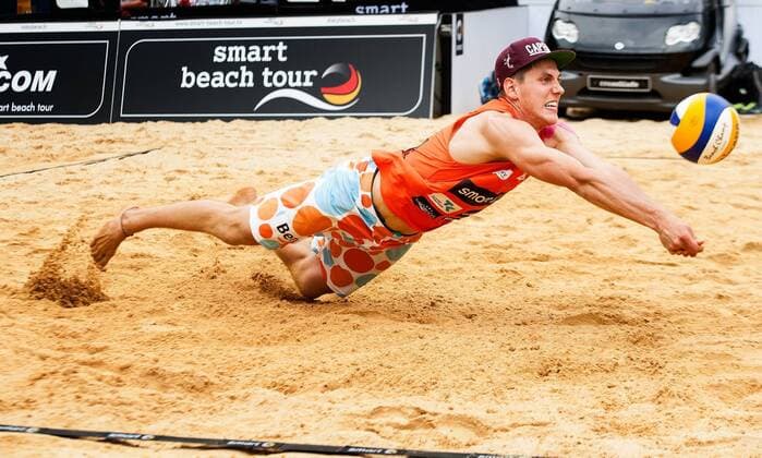 SMART BEACH TOUR 2015 JENA 13 06 2015 - Jena: Die smart beach tour 2015 am 13. Juni 2015 auf dem Markt in Jena. Im Foto: Das Match Poniewaz, Poniewaz gegen Hauser, Höfer.