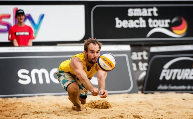 SMART BEACH TOUR 2015 JENA 13 06 2015 - Jena: Die smart beach tour 2015 am 13. Juni 2015 auf dem Markt in Jena. Im Foto: Das Match Poniewaz, Poniewaz gegen Hauser, Höfer.