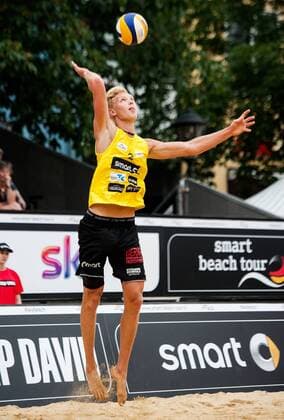 SMART BEACH TOUR 2015 JENA 13 06 2015 - Jena: Die smart beach tour 2015 am 13. Juni 2015 auf dem Markt in Jena. Im Foto: Das Match Holler, Schneider gegen Gusmann, Nlbbrig.