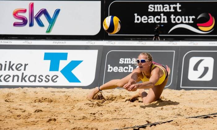 SMART BEACH TOUR 2015 JENA 13 06 2015 - Jena: Die smart beach tour 2015 am 13. Juni 2015 auf dem Markt in Jena. Im Foto: Das Match Preußer Reich gegen Behrens Heinemann .