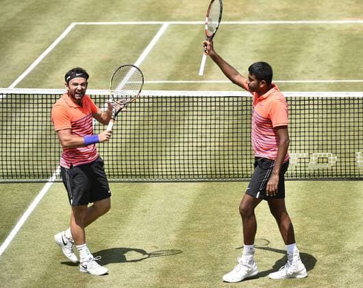 Rohan Bopanna (IND) (rechts) und Florin Mergea (ROU) (links) gewinnen das erste Doppelfinale von Stuttgart auf Rasen, Jubel jubelt Freude Emotion Schlussjubel bedanken sich bei Zuschauern Finale Doppel 14.06.2015 Tennis Mercedes-Cup Stuttgart Weißenhof TC Weissenhof Mercedescup Mercedes Cup 06.06..-14.06.2015 Mercedes-Cup Stuttgart Weißenhof 2015