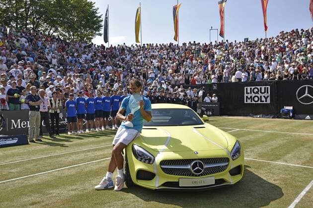 Rafael Nadal (ESP) gewinnt das erste Rasenturnier in Stuttgart. Jubel Emotion, Freude, vor Siegerfahrzeug Mercedes-AMG GT S mit 510 PS Siegerauto Finale 14.06.2015 Tennis Mercedes-Cup Stuttgart Weißenhof TC Weissenhof Mercedescup Mercedes Cup 06.06..-14.06.2015 Mercedes-Cup Stuttgart Weißenhof 2015