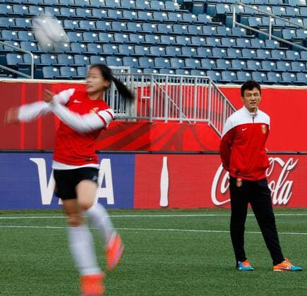 (150615) -- WINNIPEG, June 14, 2015 -- Hao Wei (R), head coach of China, looks on during a training session at the Winnipeg Stadium in Winnipeg, Canada, on June 14, 2015. China will face New Zealand in the last group A match at the 2015 FIFA Women s World Cup on June 14. ) (SP)CANADA-WINNIPEG-FIFA WOMEN S WORLD CUP-CHINA-TRAINING WangxLili 