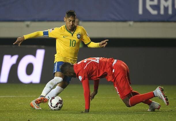 (150615) -- TEMUCO, June 14, 2015 -- Brazil s Neymar (L) vies with a player of Peru during their Group C match at Copa America 2015 in Temuco, Chile, June 14, 2015. Brazil won 2-1. ) (SP)CHILE-TEMUCO-COPA AMERICA 2015-GROUP C-BRAZIL VS PERU XuxZijian 