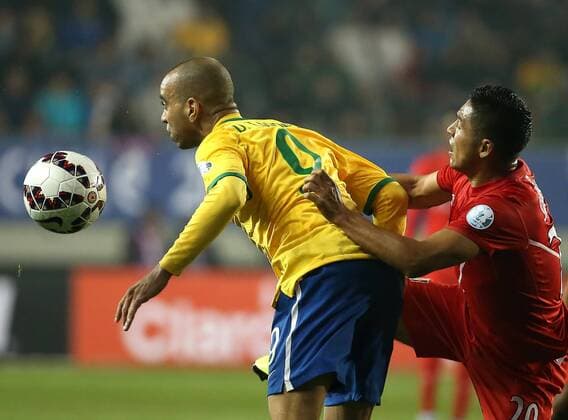 (150615) -- TEMUCO, June 14, 2015 -- Brazil s Diego Tardelli (L) vies with Peru s Joel Ssnchez during their Group C match at Copa America 2015 in Temuco, Chile, June 14, 2015. Brazil won 2-1. ) (SP)CHILE-TEMUCO-COPA AMERICA 2015-GROUP C-BRAZIL VS PERU XuxZijian 
