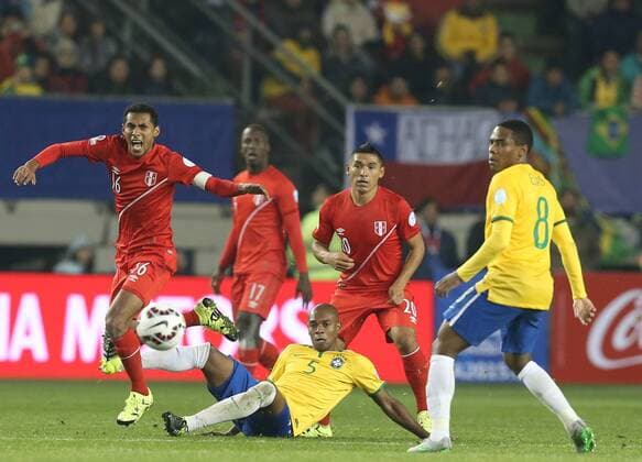 (150615) -- TEMUCO, June 14, 2015 -- Brazil s Fernandinho (Bottom) vies with Peru s Carlos Lobaton (L) during their Group C match between Brazil and Peru at Copa America 2015 in Temuco, Chile, June 14, 2015. Brazil won 2-1. ) (SP)CHILE-TEMUCO-COPA AMERICA 2015-GROUP C-BRAZIL VS PERU RongxHao 