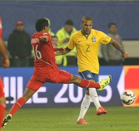 (150615) -- TEMUCO, June 14, 2015 -- Brazil s Dani Alves (R) vies with Peru s Carlos Lobaton during their Group C match between Brazil and Peru at Copa America 2015 in Temuco, Chile, June 14, 2015. Brazil won 2-1. ) (SP)CHILE-TEMUCO-COPA AMERICA 2015-GROUP C-BRAZIL VS PERU RongxHao 