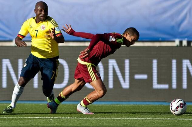(150615) -- RANCAGUA, June 14, 2015 -- Colombia s Pablo Armero (L) vies with Venezuela s Roberto Rosales during a Group C match between Colombia and Venezuela at Copa America 2015 in Rancagua, Chile, June 14, 2015. Colombia lost the match 0-1.) (SP)CHILE-RANCAGUA-COPA AMERICA 2015-GROUP C-COLOMBIA VS VENEZUELA JorgexVillegas 