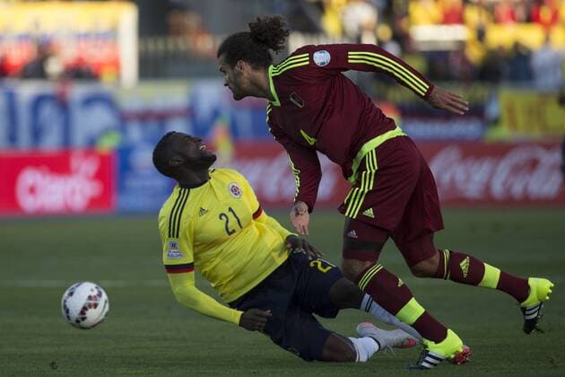 (150615) -- RANCAGUA, Jun. 14, 2015 -- Colombia s Jackson Martinez (L) vies with Venezuela s Oswaldo Vizcarrondo during a Group C match between Colombia and Venezuela at Copa America 2015 in Rancagua, Chile, June 14, 2015. Colombia lost the match 0-1. ) (SP)CHILE-RANCAGUA-COPA AMERICA 2015-GROUP C-COLOMBIA VS VENEZUELA GuillermoxArias 