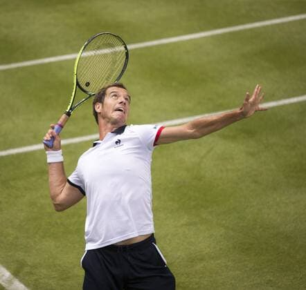 Aktuell Tennis, ATP Turnier im Queen s Club 15.06.2015. London, England. Queens Aegon Championship Tennis. Richard Gasquet of France serves during his first round match against Simone Bolelli of Italy. xNigelxCookex  ActionPlus11631661