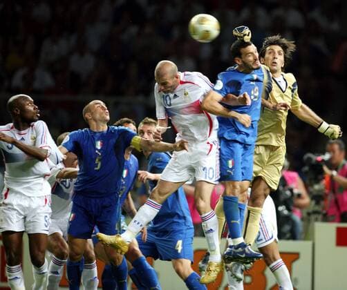 Fußball, WM 2006, Berlin, Finale, Italien - Frankreich Gianluigi Buffon, Zinedine Zidane, Gianluca Zambrotta