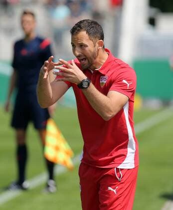 VfB Stuttgart Deutschland, Großaspach, 14.06.2015, Fussball, B-Junioren, Bundesliga, Saison 2014 2015, Finale, U17 U 17 VfB Stuttgart - U17 Borussia Dortmund (0:4): Domenico Tedesco (Trainer VfB Stuttgart).