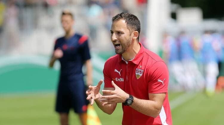 VfB Stuttgart Deutschland, Großaspach, 14.06.2015, Fussball, B-Junioren, Bundesliga, Saison 2014 2015, Finale, U17 U 17 VfB Stuttgart - U17 Borussia Dortmund (0:4): Domenico Tedesco (Trainer VfB Stuttgart).