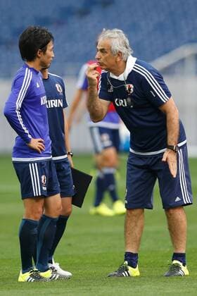 (L-R) Gaku Shibasaki, Vahid Halilhodzic (JPN), JUN 15, 2015 - Football Soccer : Japan national team Nationalteam Official Training Session at Saitama Stadium 2002 in Saitama, Japan. NoxThirdxPartyxSales  (ipha012164)