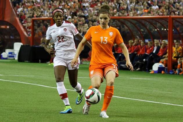 v.li.: Ashley Lawrence (CAN), Dominique Janssen (NED), Fussball, FIFA Frauen-WM 2015, Niederlande - Kanada, xozx