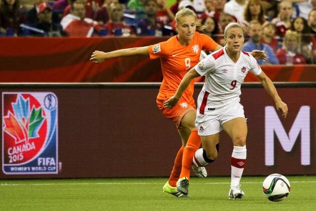v.li.: Vivianne Miedema (NED), Josee Belanger (CAN), Fussball, FIFA Frauen-WM 2015, Niederlande - Kanada, xozx