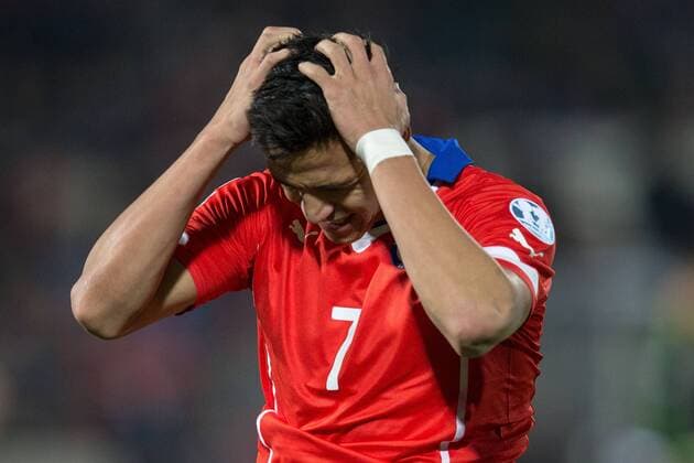 Chile-Mexico SANTIAGO, SC - 15 06 2015: CHILE X MEXICO - Alexis Sanchez of Chile regrets chance lost during match between Chile-Mexico, valid for the second round of the first group phase of the Copa America 2015 held at the Julio Mart?nez Pr?danos National Stadium. (Photo: Marcelo Machado de Melo FotoArena)  MarceloxMachadoxdexMelo