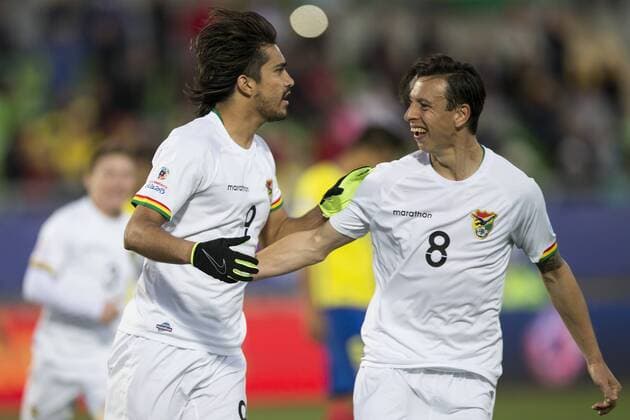 (150616) -- VALPARAISO, June, 2015 -- Marcelo Martins (L) of Bolivia celebrates scoring during the Group A match of the Copa America 2015 against Ecuador, held at the Elias Figueroa Brander stadium, in Valparaiso, Chile, on June 15, 2015. Bolivia won 3-2. ) (ce) (SP)CHILE-VALPARAISO-COPA AMERICA-ECUADOR VS BOLIVIA LuisxEcheverria 