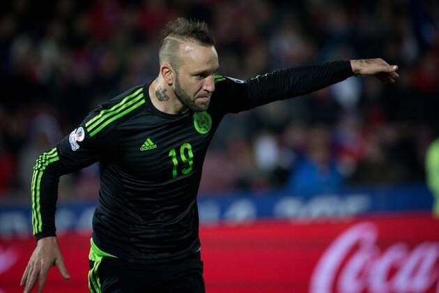 (150616) -- SANTIAGO, June, 2015 -- Matias Vuoso of Mexico celebrates scoring against Chile during the the Group A match of the Copa America 2015, at the National Stadium, in Santiago, Chile, on June 15, 2015. The match ended with a 3-3 draw. ) (ce) (SP)CHILE-SANTIAGO-COPA AMERICA-CHILE VS MEXICO PEDROxMERA 