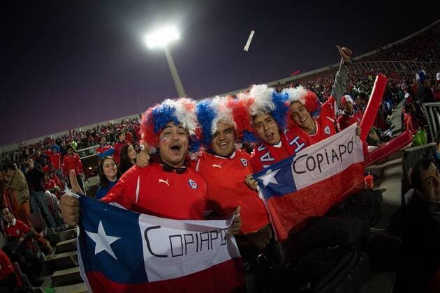 (150616) -- SANTIAGO, June, 2015 -- Fans of Chile react prior to the Group A match of the Copa America 2015 between Chile and Mexico, to be held at the National Stadium, in Santiago, Chile, on June 15, 2015. ) (ce) (SP)CHILE-SANTIAGO-COPA AMERICA-CHILE VS MEXICO PEDROxMERA 