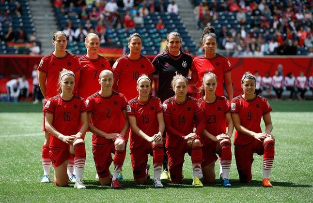 (150616) -- WINNIPEG, June, 2015 -- Players of Germany line up before the Group B match between Germany and Thailand at the 2015 FIFA Women s World Cup in Winnipeg, Canada, June 15, 2015. Germany won 4-0. ) (SP)CANADA-WINNIPEG-FIFA WOMEN S WORLD CUP-GROUP B-GER VS THA WangxLili 