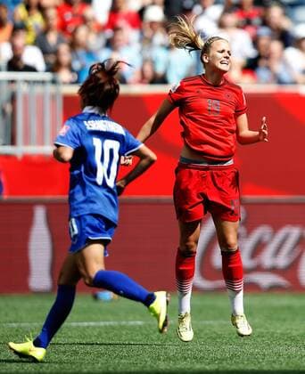 (150616) -- WINNIPEG, June, 2015 -- Melanie Leupolz (R) of Germany reacts after missing a goal during the Group B match between Germany and Thailand at the 2015 FIFA Women s World Cup in Winnipeg, Canada, June 15, 2015. Germany won 4-0. ) (SP)CANADA-WINNIPEG-FIFA WOMEN S WORLD CUP-GROUP B-GER VS THA WangxLili 