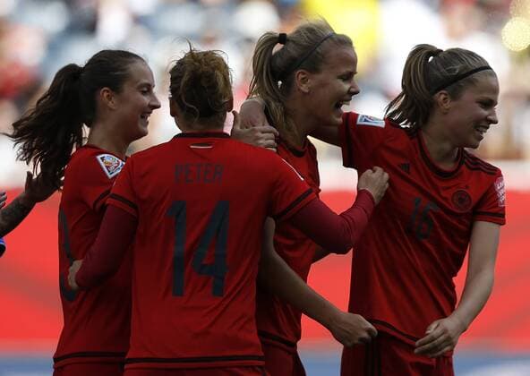 (150616) -- WINNIPEG, June, 2015 -- Melanie Leupolz (2nd, R) of Germany celebrates scoring with teammates during the Group B match against Thailand at the 2015 FIFA Women s World Cup in Winnipeg, Canada, June 15, 2015. Germany won 4-0. ) (SP)CANADA-WINNIPEG-FIFA WOMEN S WORLD CUP-GROUP B-GER VS THA WangxLili 