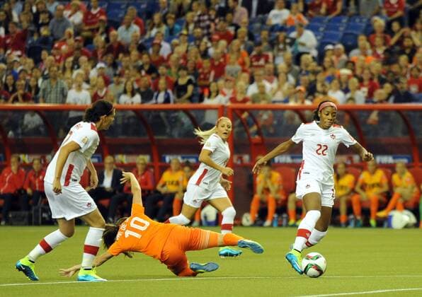 MONTREAL, June 15, 2015 -- Ashley Lawrence (R) of Canada competes during the group A match against the Netherlands at the 2015 FIFA Women s World Cup in Montreal, Canada, on June 15, 2015. The match ended with a 1-1 draw. ) (SP)CANADA-MONTREAL-FIFA-WOMEN S-WORLD-CUP-CANADA VS NETHERLANDS KadrixMohamed 