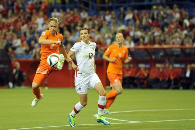 MONTREAL, June 15, 2015 -- Mandy Van Den Berg (L) of the Netherlands competes during the group A match against Canada at the 2015 FIFA Women s World Cup in Montreal, Canada, on June 15, 2015. The match ended with a 1-1 draw. ) (SP)CANADA-MONTREAL-FIFA-WOMEN S-WORLD-CUP-CANADA VS NETHERLANDS KadrixMohamed 