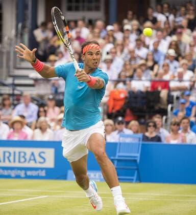 Aktuell Tennis, ATP Turnier im Queen s Club 16.06.2015. London, England. Queens Aegon Championship Tennis. Rafael Nadal (ESP) stretches to return a backhand during his first round match against Alexandr Dolgopolov (UKR). xNigelxCookex  ActionPlus11632018