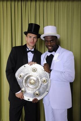 Meisterfeier VfL Wolfsburg, Fotoshooting mit Wolfsburgs Torgaranten Edin Dzeko und Grafite