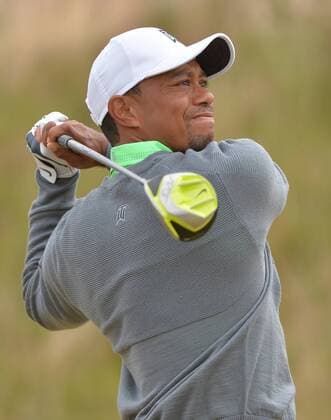 Aktuell Golf, US Open, Training Tiger Woods watches his drive off of the 6th tee box during a practice round prior to the start of the 115th U.S. Open Championship at Chambers Bay on June 16, 2015 in University Place, Washington.  SEA20150616319 KEVINxDIETSCH