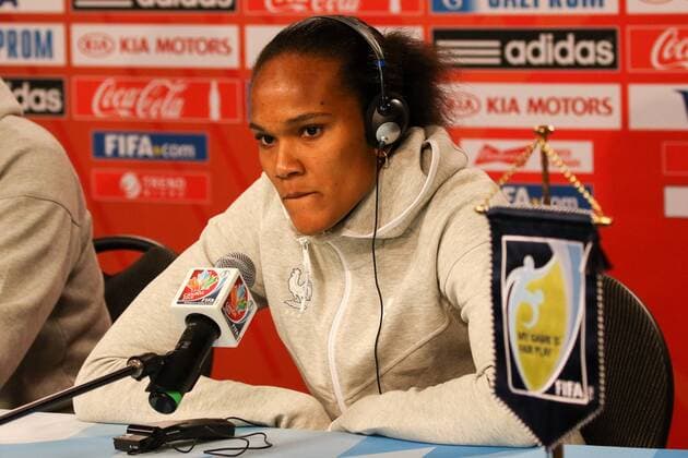 Wendie Renard (Frankreich), enttäuscht schauend, Enttäuschung, Frustration, disappointed, pessimistisch, Fussball, FIFA Frauen-WM 2015, Pressekonferenzen, xozx