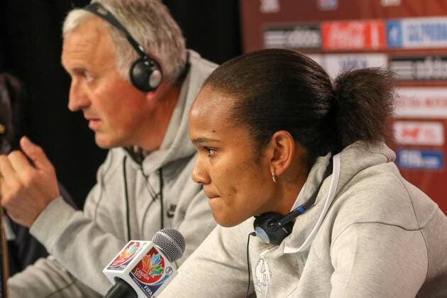 v.li.: Philippe Bergeroo (Trainer, Frankreich), Wendie Renard (Frankreich), Fussball, FIFA Frauen-WM 2015, Pressekonferenzen, xozx