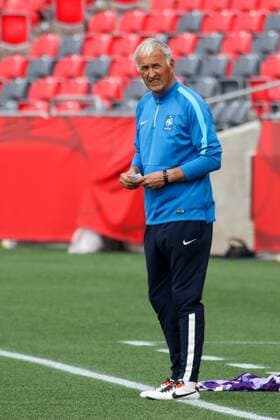 Philippe Bergeroo (Trainer, Frankreich), Freisteller, Einzelbild, Aktion, Action, Fussball, FIFA Frauen-WM 2015, Abschlusstraining im Stadion, xozx