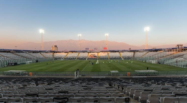 Treino da sele??o brasileira no Monumental SANTIAGO, SC - 16 06 2015: SELECTION OF TRAINING Brasilera - Overview of the stadium cmo the mountain ranges in the background during training session brasilera selection at the Estadio Monumental David Arellano. The selection is preparing to face Colombia tomorrow at this stage the second round of Group C of the Copa America 2015. (Photo: Marcelo Machado de Melo FotoArena)  MarceloxMachadoxdexMelo