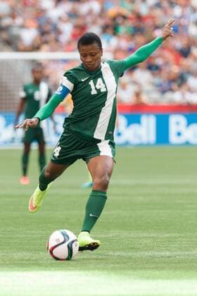 Aktuell Fußball, Damen, WM, Nigeria - USA June 16, 2015: Evelyn NWABUOKU of Nigeria kicks the ball during a Group D match at the FIFA Women s World Cup Canada 2015 between Nigeria and the USA at BC Place Stadium on 16 June 2015 in Vancouver, Canada. USA won 1-0. Sydney Low Cal Media. Soccer 2015: FIFA Women s World Cup JUNE 16 - ZUMAc04_