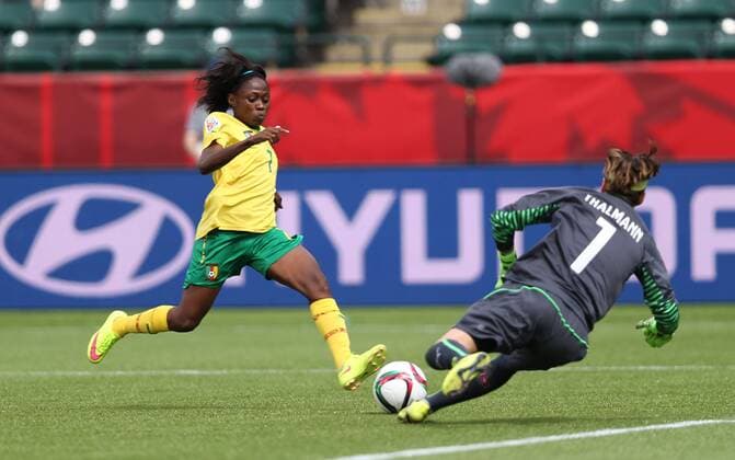 (150616) -- EDMONTON, June 16, 2015 -- Gabrielle Onguene (L) of Cameroon vies with Switerland s goalkeeper Gaelle Thalmann during the group C match between Switzerland and Cameroon at the 2015 FIFA Women s World Cup in Edmonton, Canada, June 16, 2015. Cameroon won 2-1. ) (SP)CANADA-EDMONTON-FIFA WOMEN S WORLD CUP-GROUP C-SUI VS CMR QinxLang 