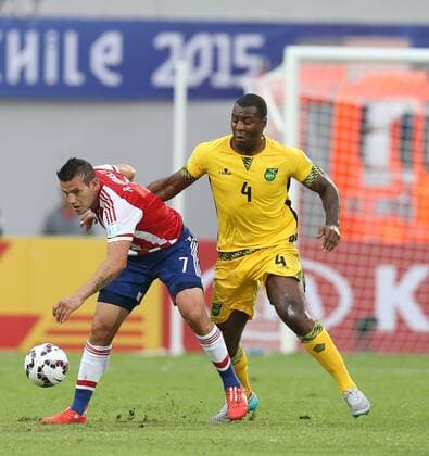 ANTOFAGASTA, June 16, 2015 -- Raul Bobadilla (L) of Paraguay vies with Wes Morgan of Jamaica during their group B match at the 2015 American Cup in Antofagasta, Chile, June 16, 2015. Paraguay won 1-0. ) (SP)CHILE-ANTOFAGASTA-COPA AMERICA-PARAGUAY VS JAMAICA RongxHao 