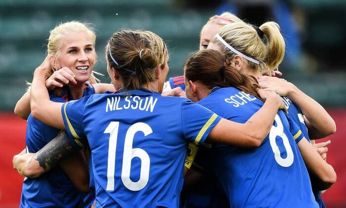June 16, 2015 - Edmonton - 150616 Sveriges Sofia Jakobsson har gjort 1-1 och jublar med Sveriges Lina Nilsson och Lotta Schelin -- WM - Australien - Schweden - ..Foto: CarlSandin BILDBYRAN kod CS 57692 News - June 16, 2015  - ZUMAb138