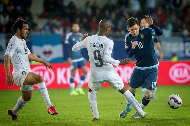 LA SERENA, June 16, 2015 -- Lionel Messi (R) of Argentina vies for the ball with Alvaro Gonzalez (L) and Diego Rolan of Uruguay during the Group B match of the 2015 American Cup, at La Portada stadium, in La Serena, Chile, on June 16, 2015. Argentina won 1-0. ) (ce) (SP)CHILE-LA SERENA-COPA AMERICA-ARGENTINA VS URUGUAY PedroxMera 